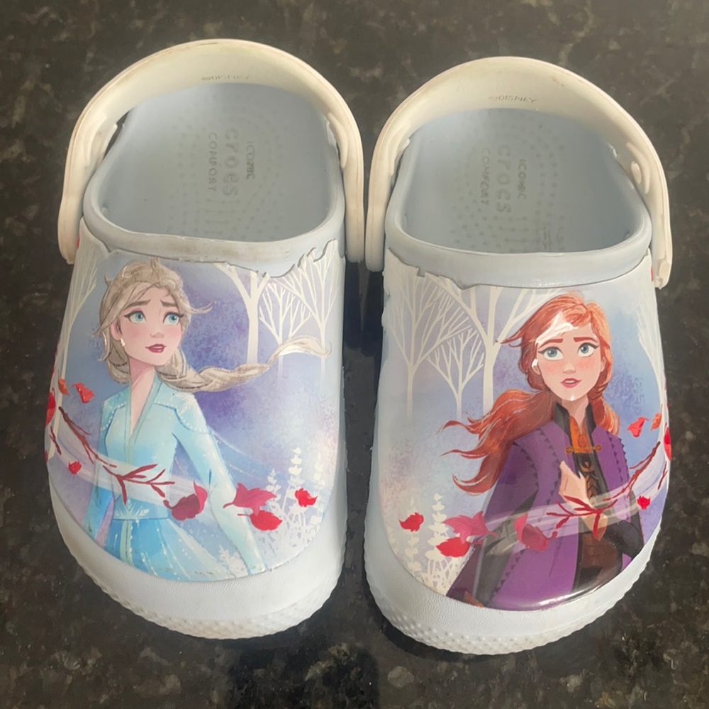 Frozen II Crocs